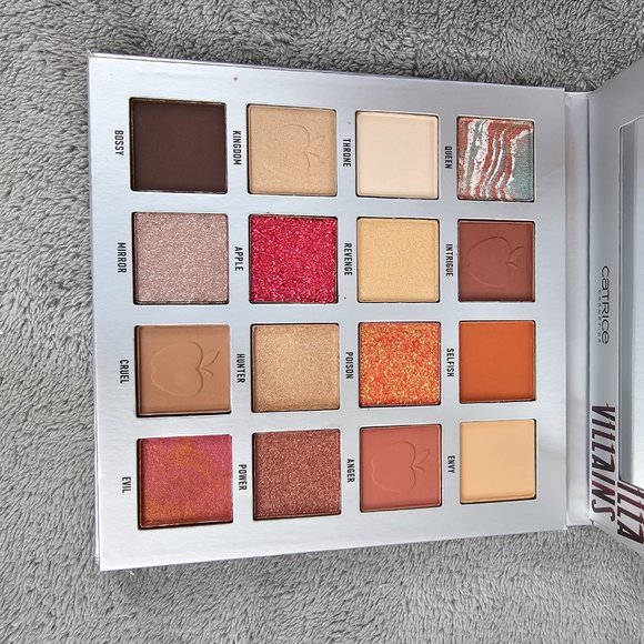 Disney Villains x Catrice Cosmetics Evil Queen 16 Eyeshadow Palette Snow White - Picture 4 of 14